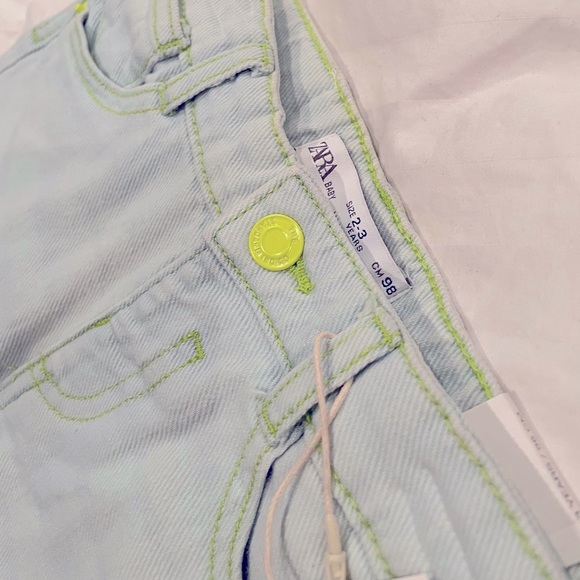 🆕ZARA cute neon stitching denim shorts Sz 2- 3yrs L12 - Picture 3 of 5
